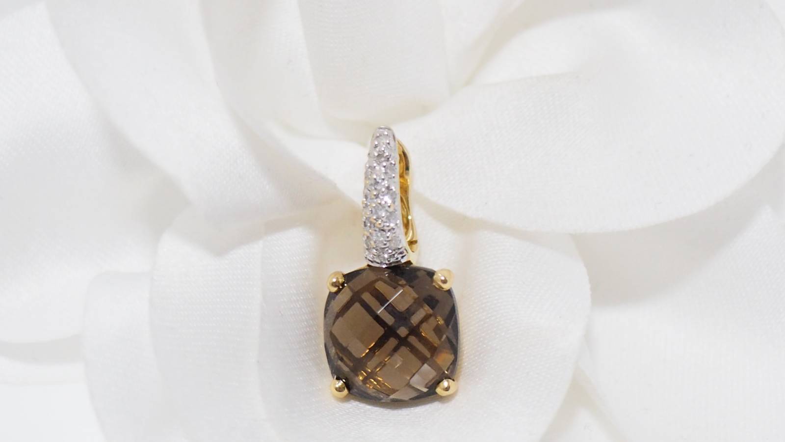 Boucles d'oreilles en or jaune, quartz fumé et diamants