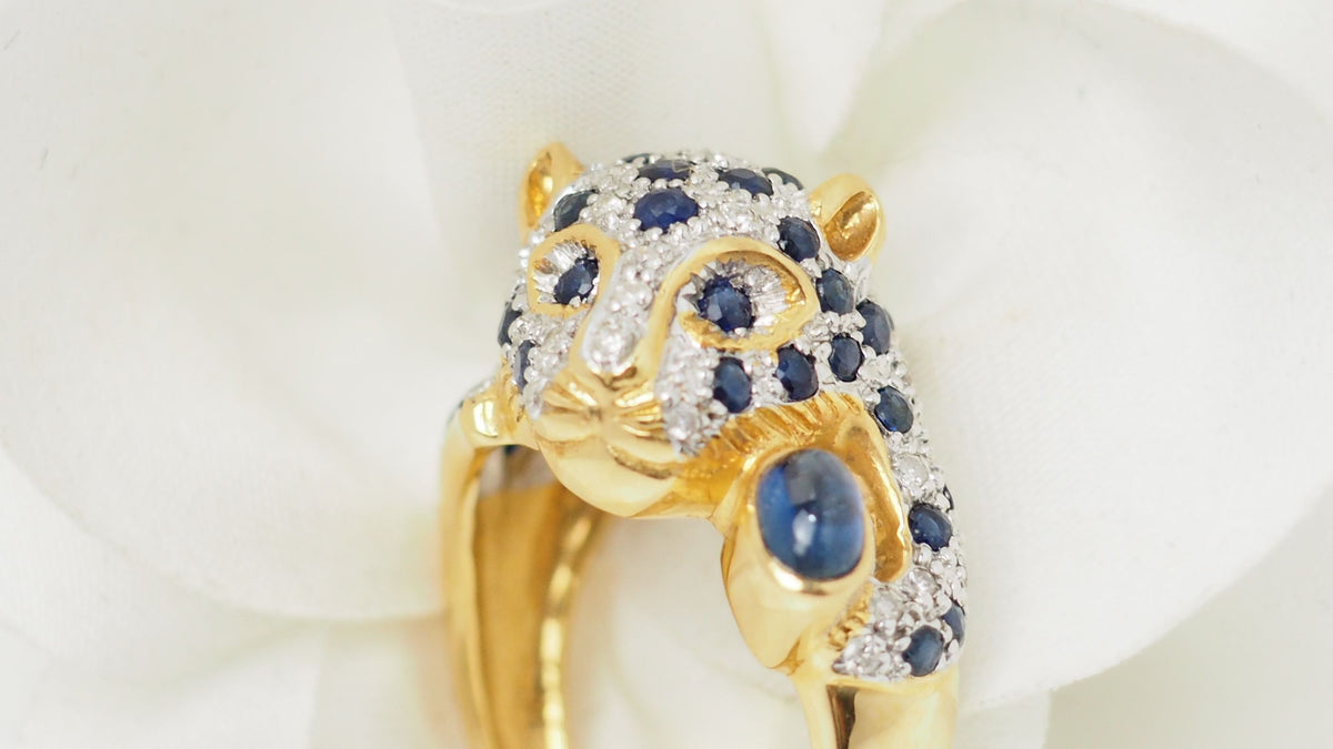Panthère ring in yellow gold, sapphires and diamonds 