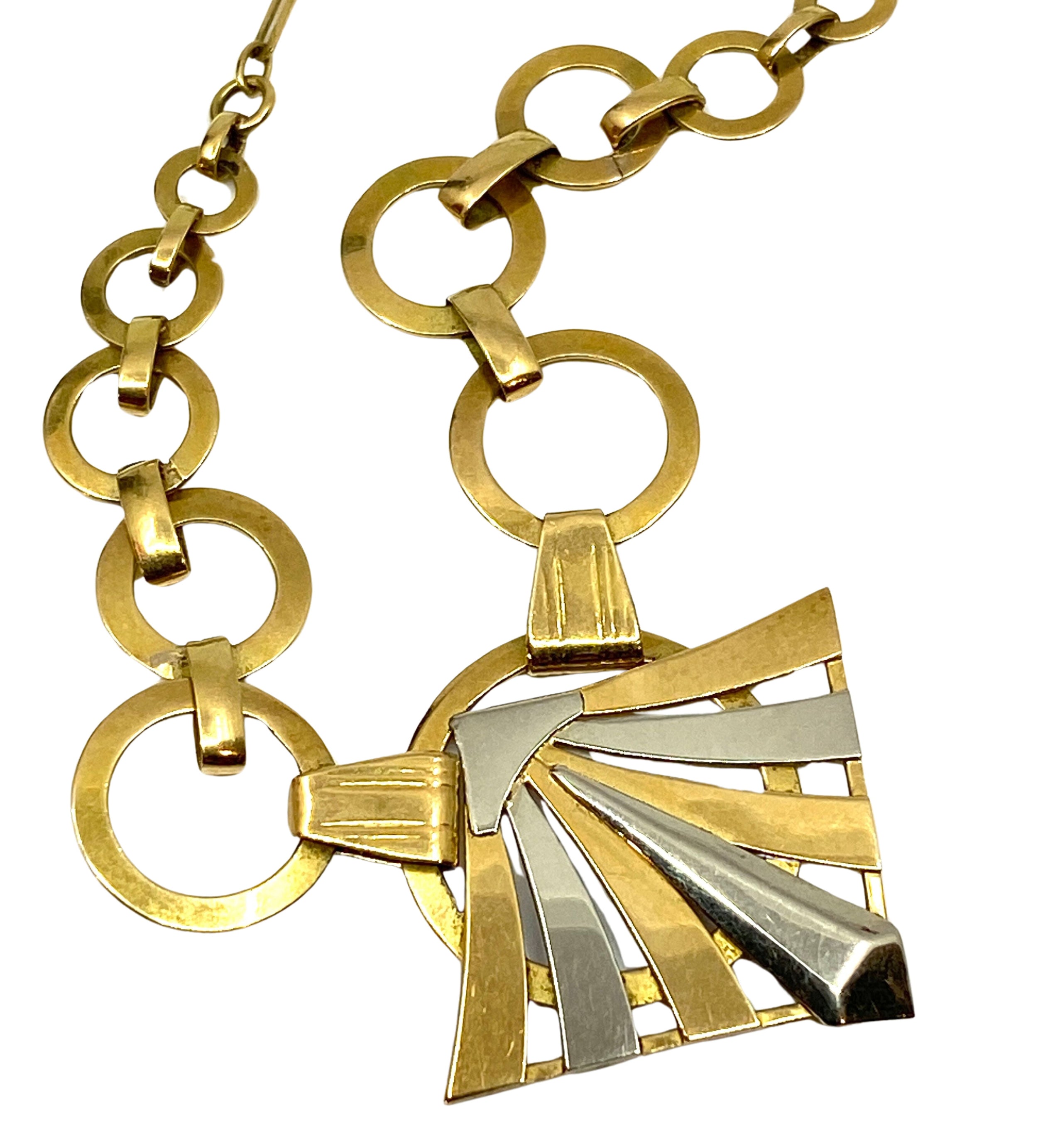 Collier en or 18 carats à décor géométrique, époque Art Deco