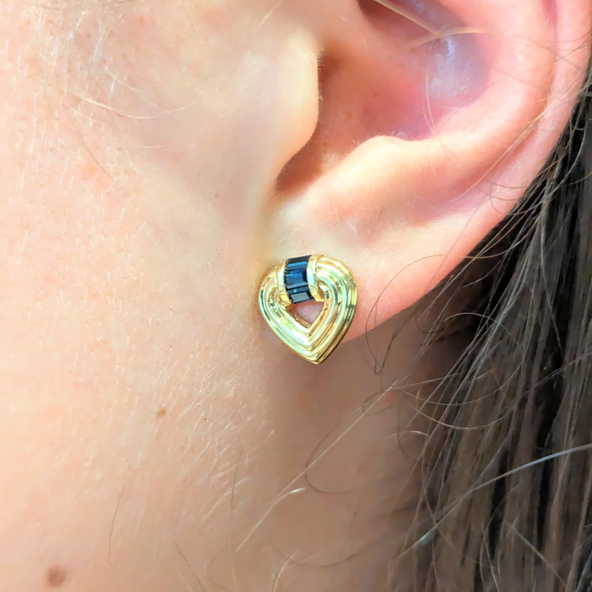 Boucles d'oreilles cœur en or jaune et saphirs