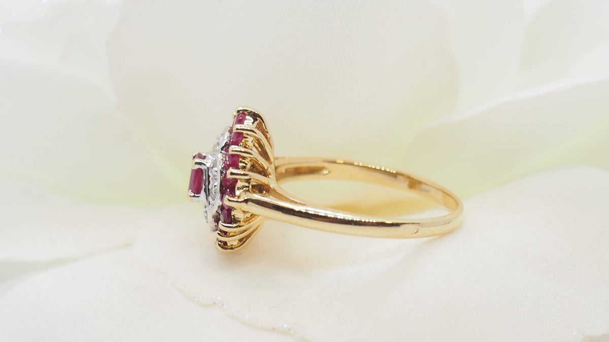 Yellow gold, ruby ​​and diamond ring 