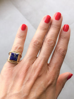 Etruscan ring in gold and lapis