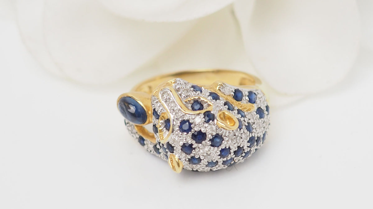 Panthère ring in yellow gold, sapphires and diamonds 