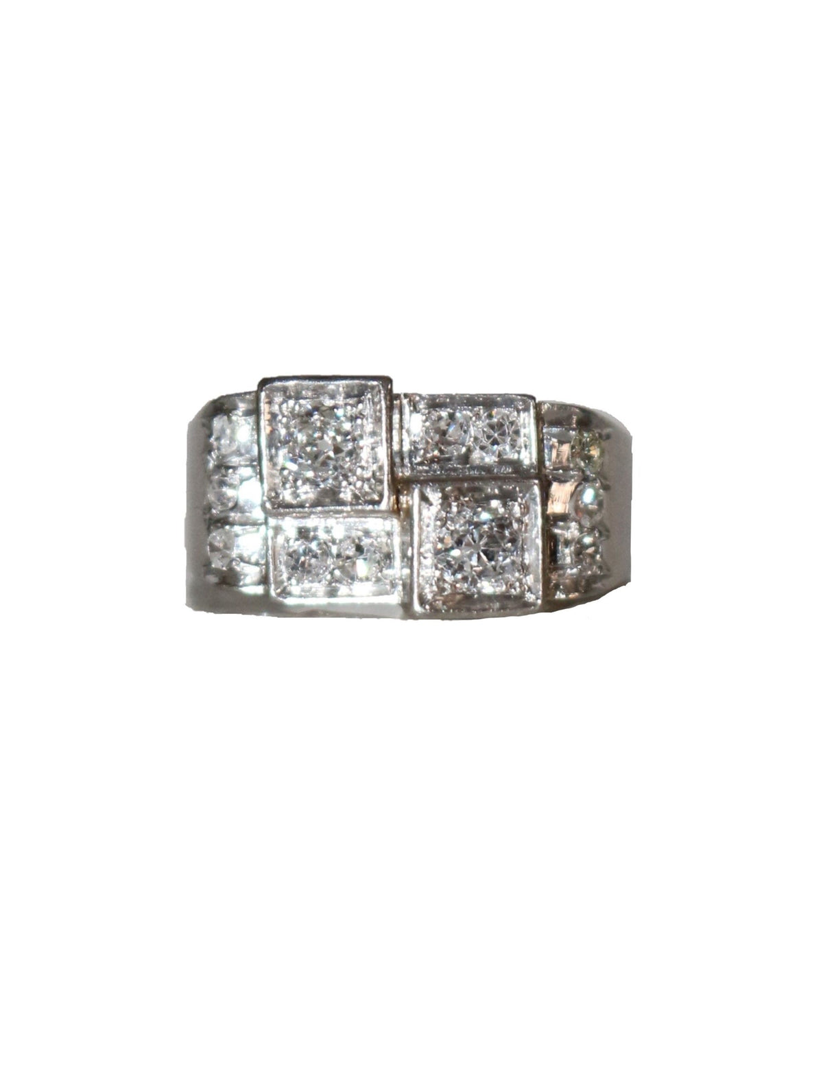 Art Deco ring in platinum and diamonds