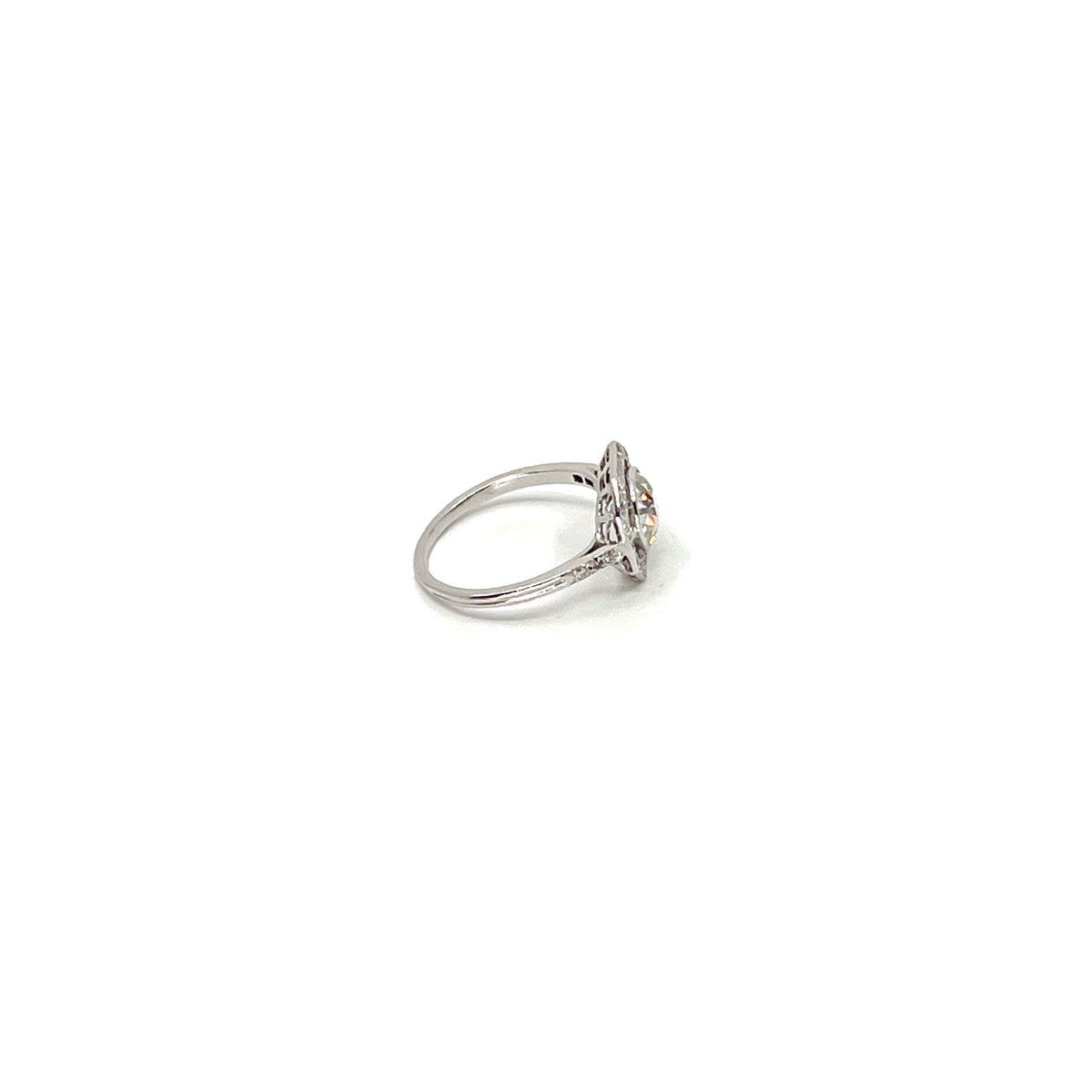 Bague Solitaire Art Déco en platine et diamant