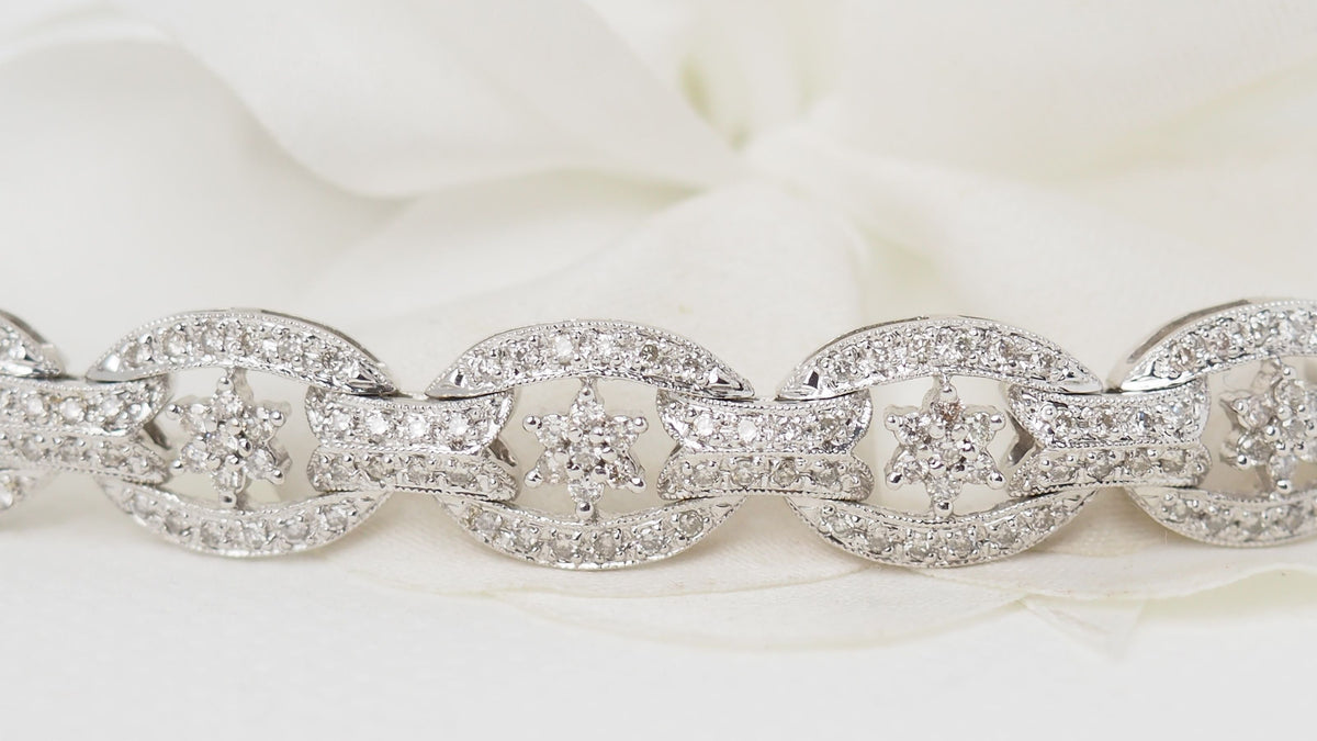 Openwork bracelet in white gold and diamonds 