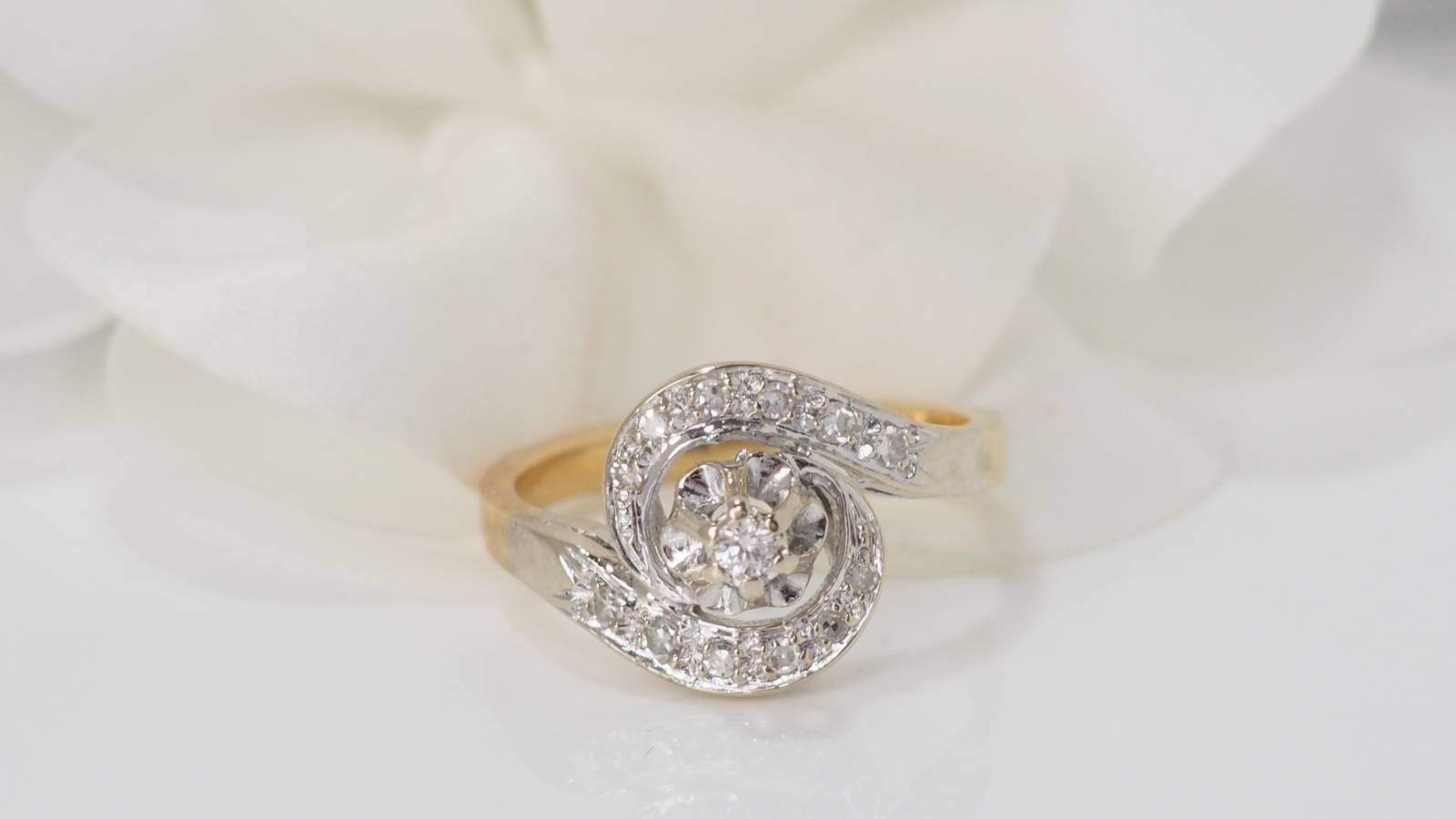 Bague en or bicolore et diamants