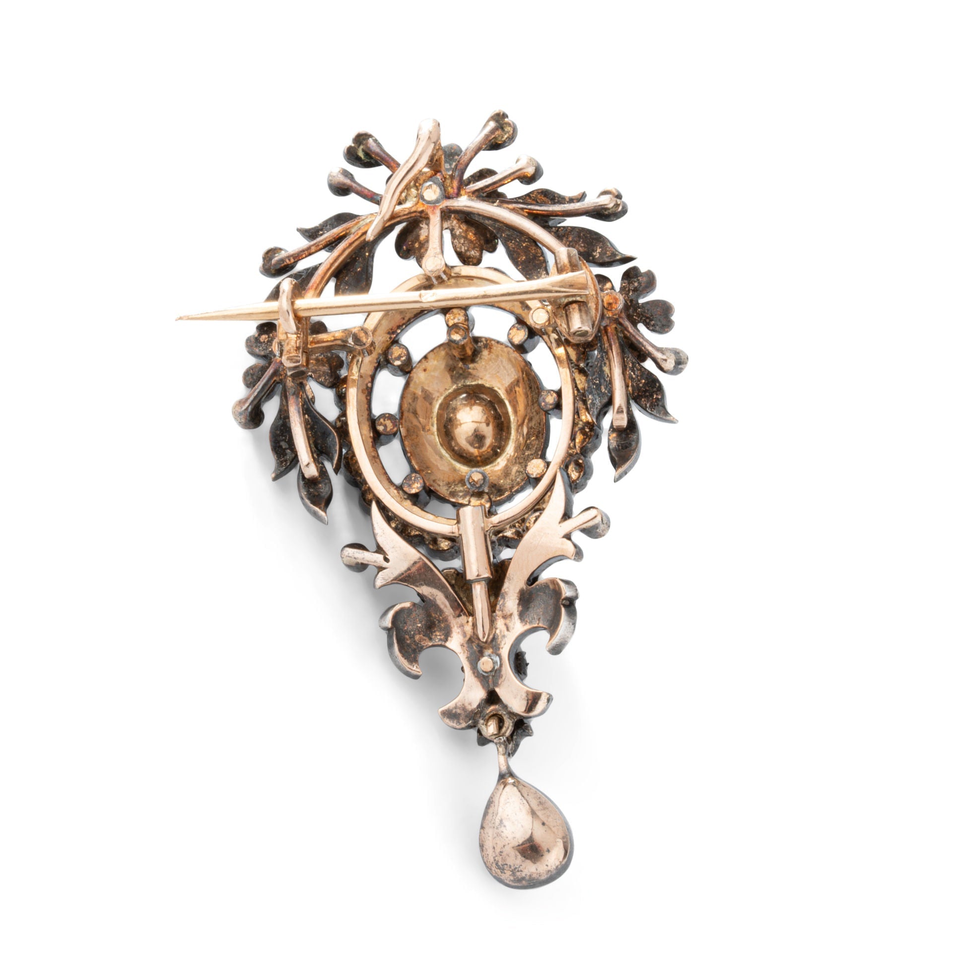 Brooch in yellow gold, silver and diamonds Late 19th century