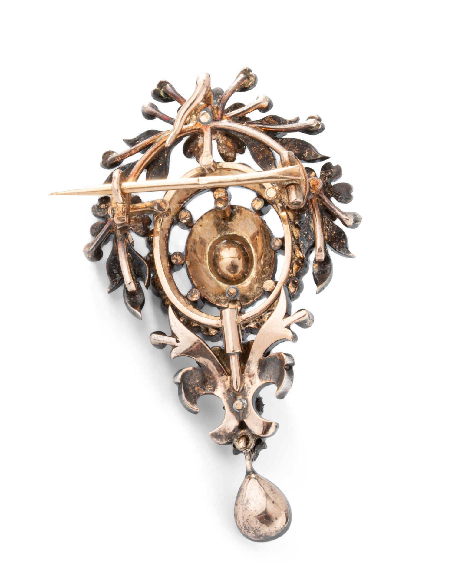 Brooch in yellow gold, silver and diamonds Late 19th century