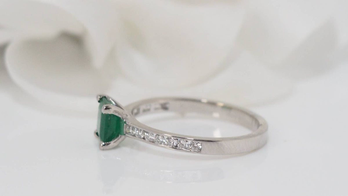 White gold, emerald and diamond ring 