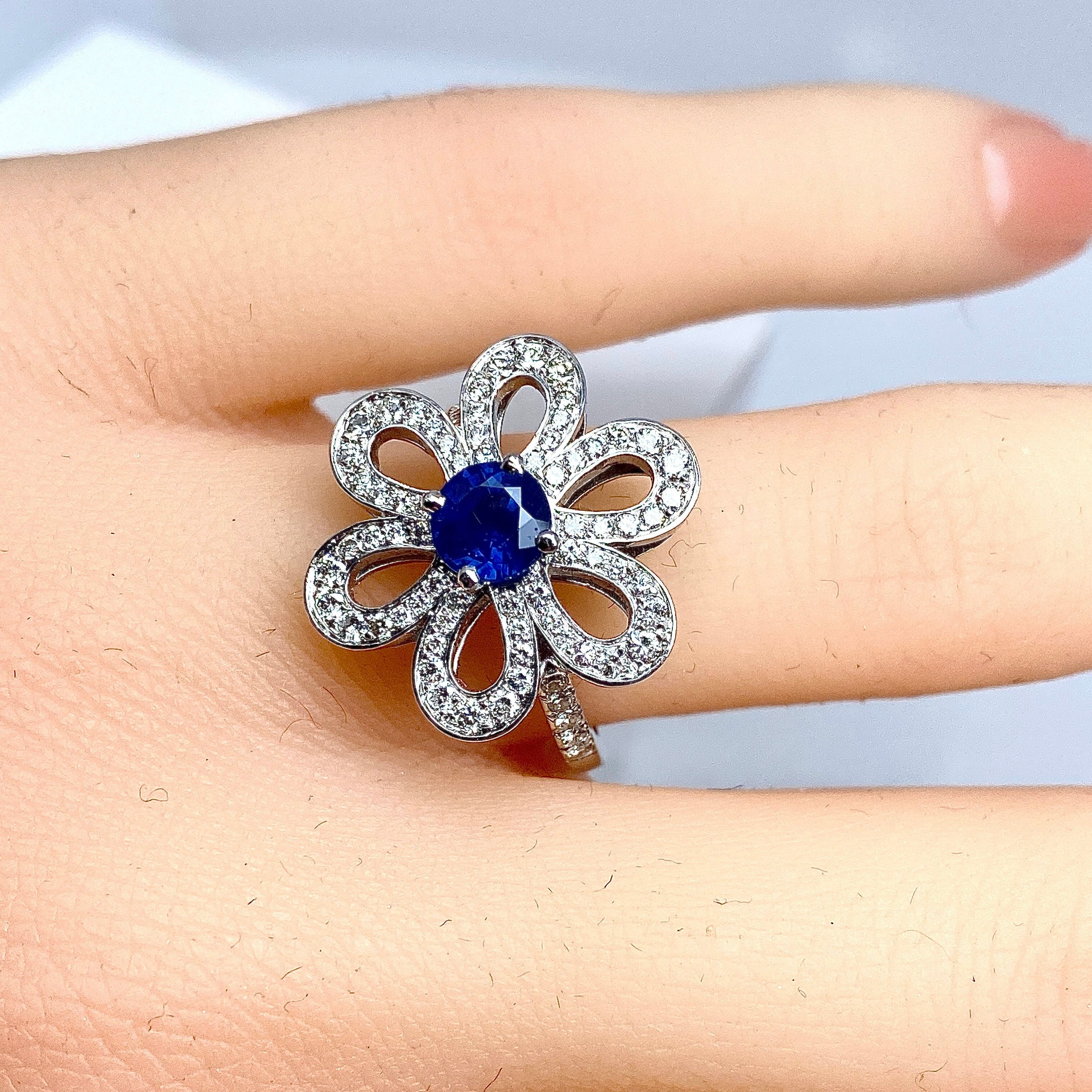 Bague fleur en or 18 carats en saphir et diamants