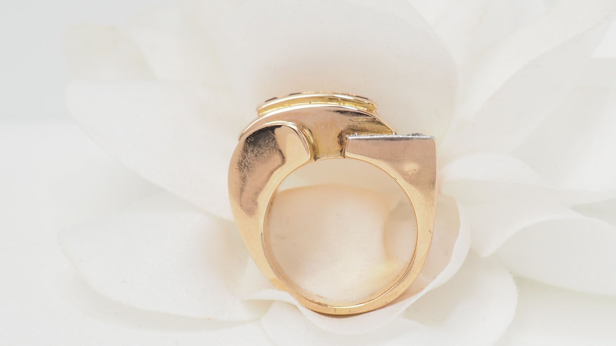 Tank ring in yellow gold, diamonds and rubies 