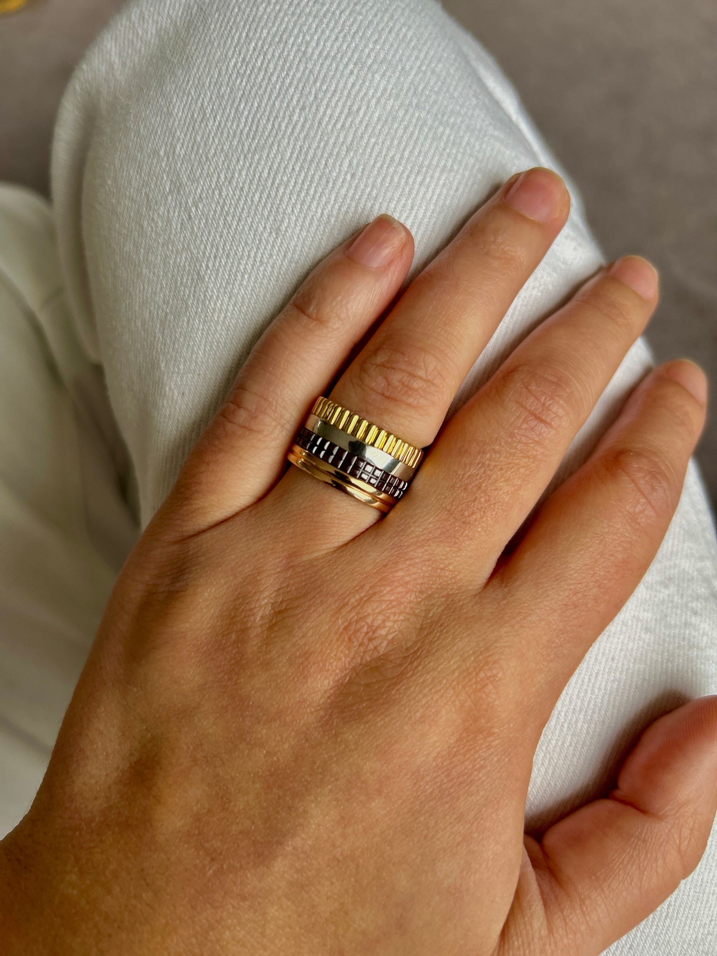 Bague BOUCHERON Quatre Classic grand modèle en or jaune, or rose, or blanc et PVD marron (taille 54)