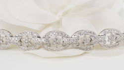 Openwork bracelet in white gold and diamonds 