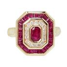 Bague octogonale en or jaune, rubis ovale et diamants