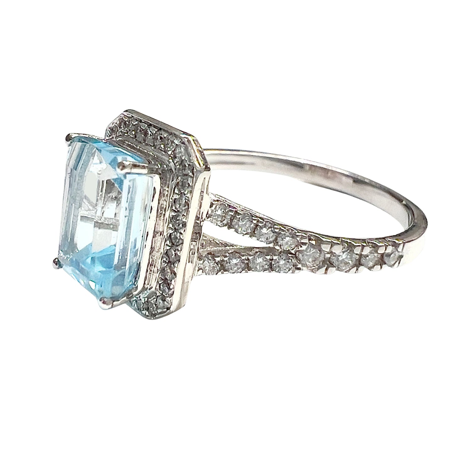 White gold, aquamarine and diamond ring