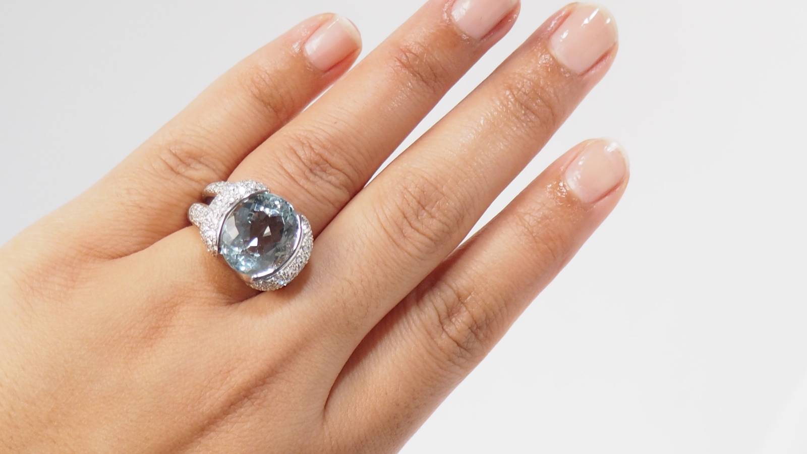 White gold, aquamarine and diamond ring 