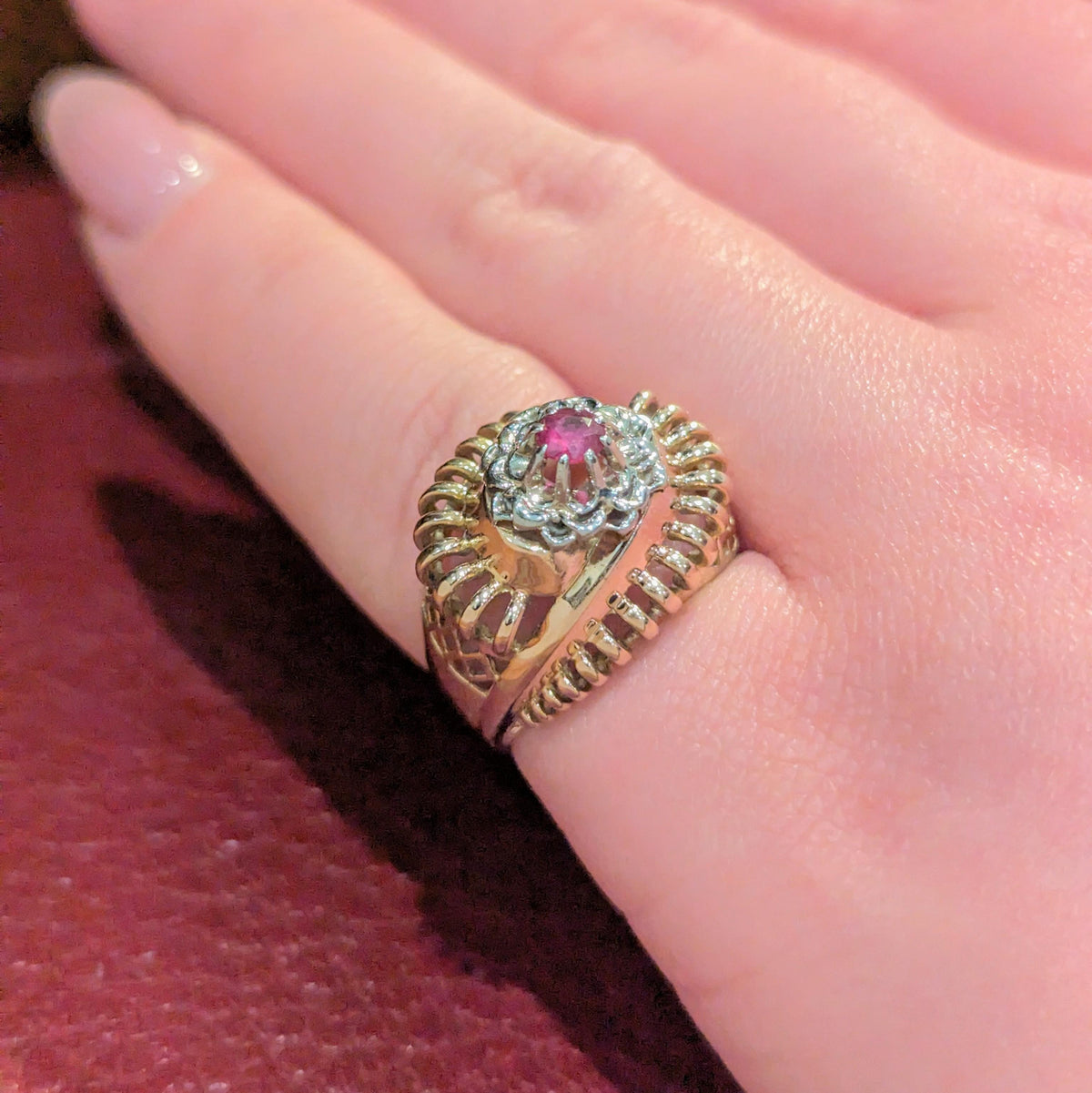 Bague or rose et rubis