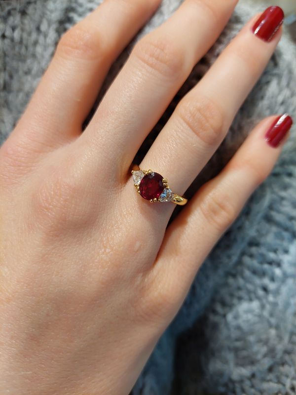 Bague en or jaune rubis et diamants