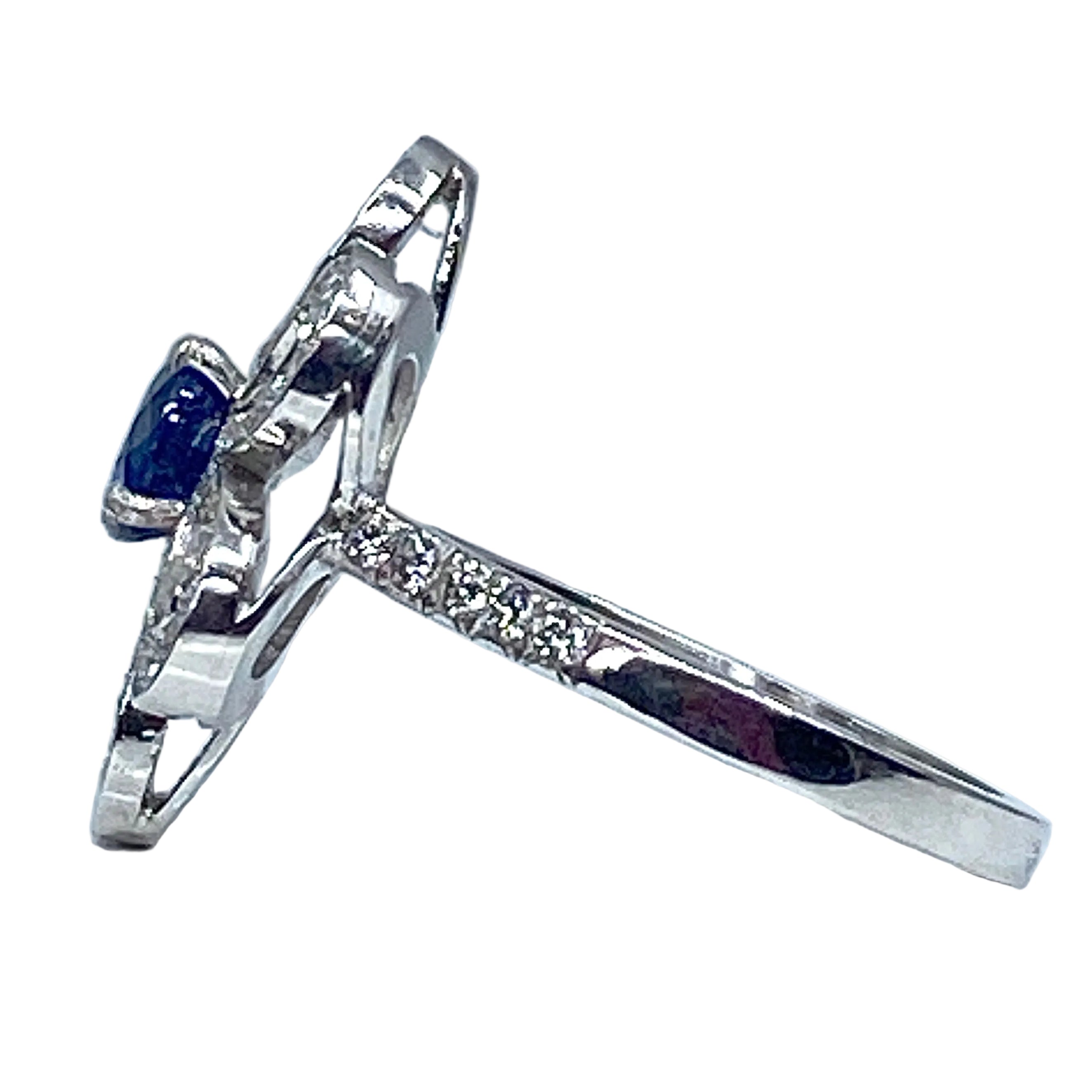 Bague fleur en or 18 carats en saphir et diamants