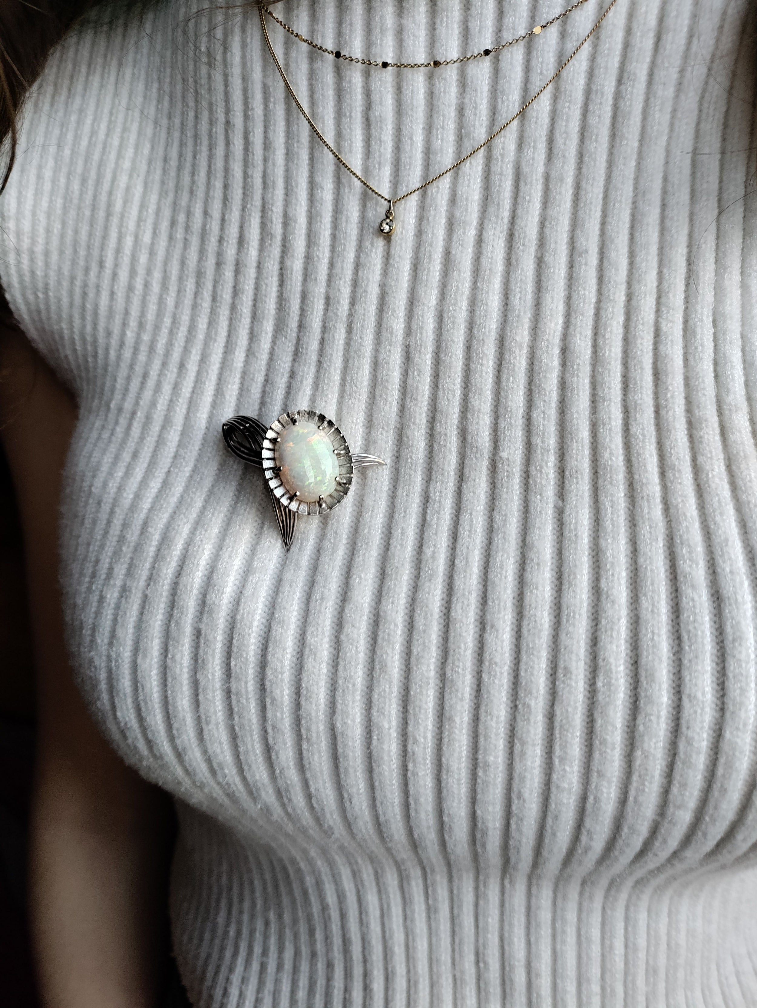 Broche Fleur Or Gris Et Opale blanche