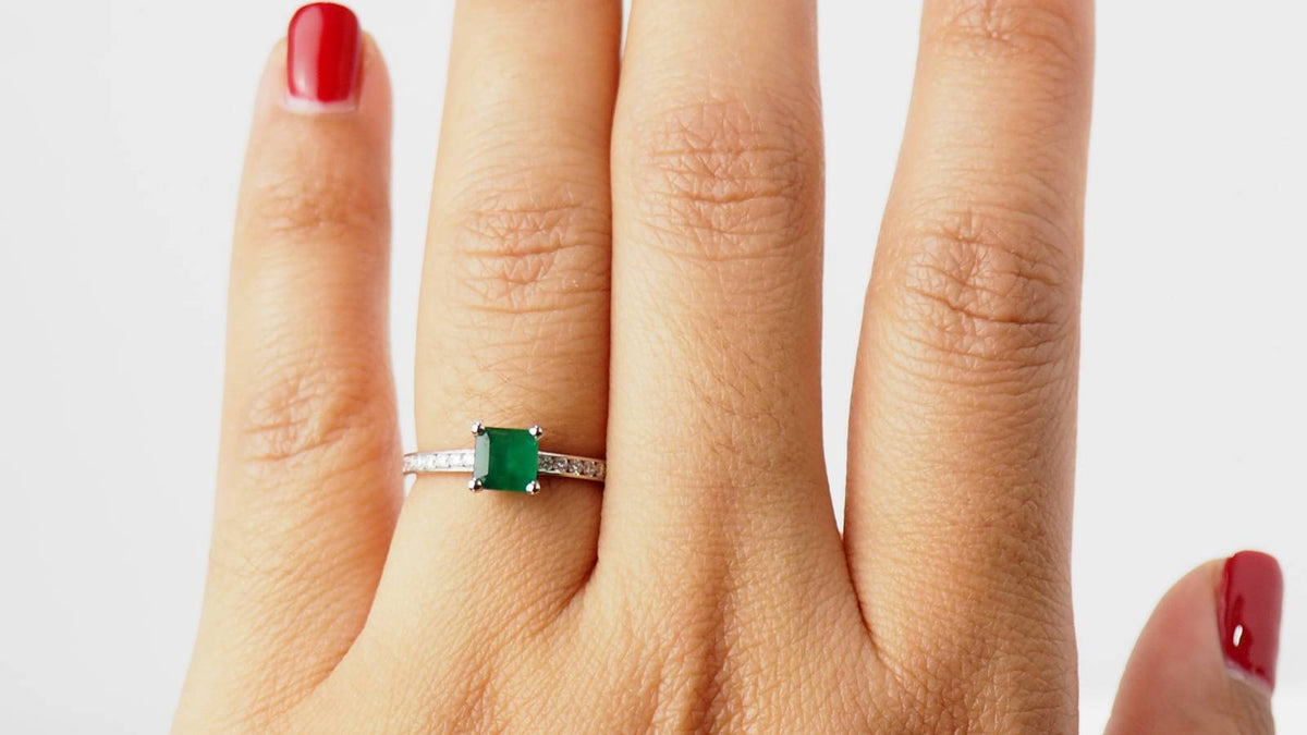 White gold, emerald and diamond ring 