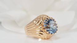 Yellow gold and blue topaz ring 