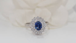 Bague en or blanc, saphir et diamants