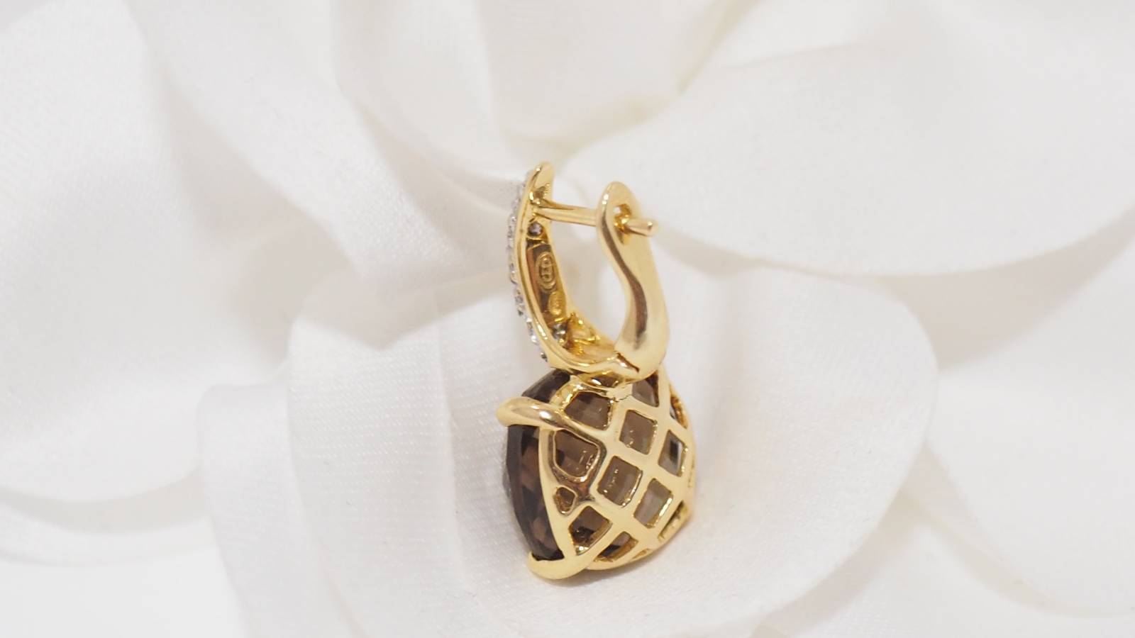 Boucles d'oreilles en or jaune, quartz fumé et diamants