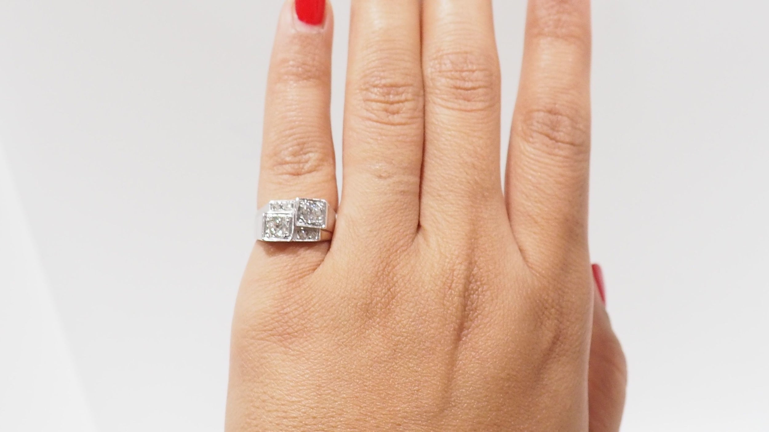 Bague Art Déco en platine et diamants