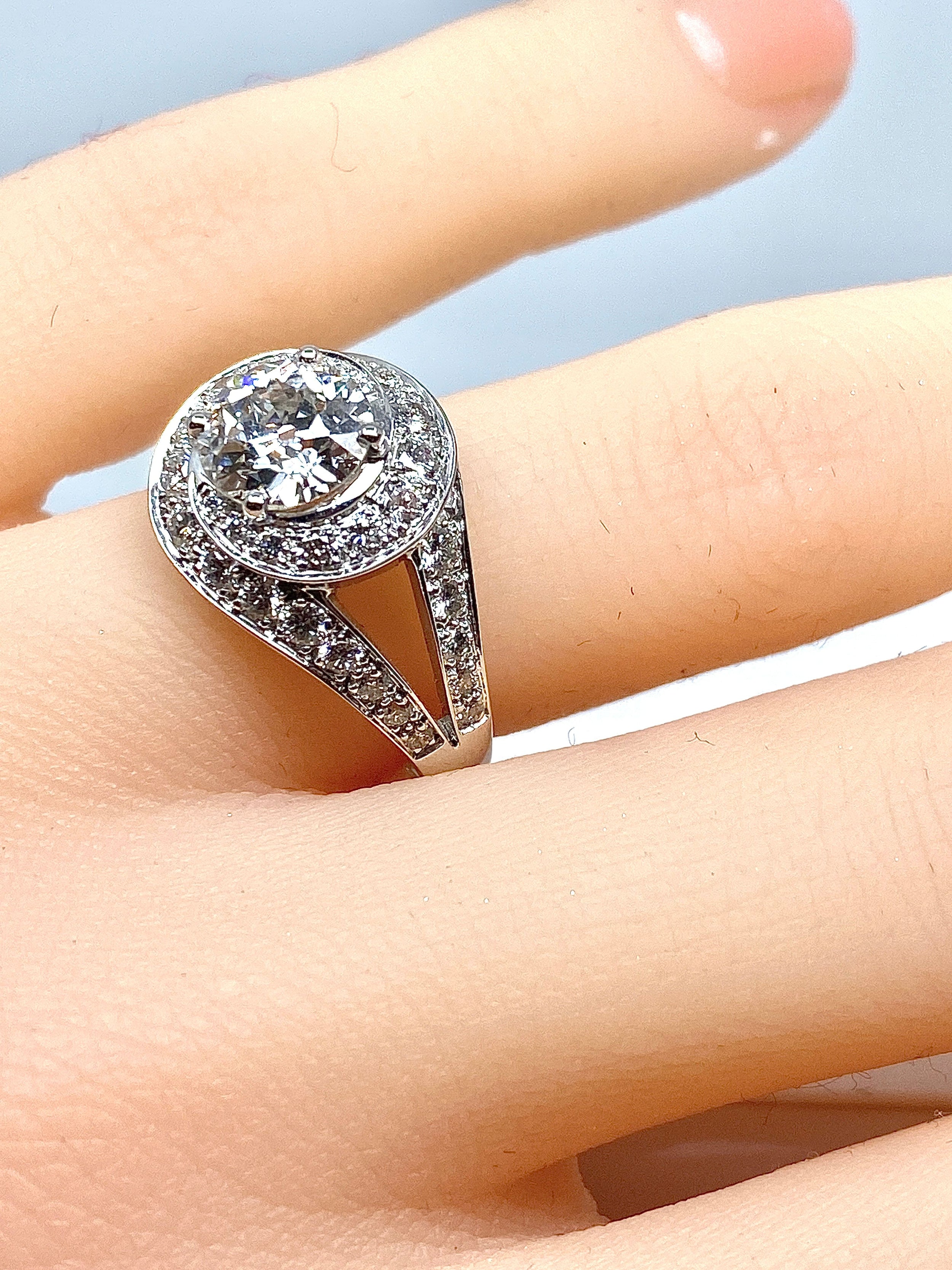 18k Gold Diamond Swirl Ring