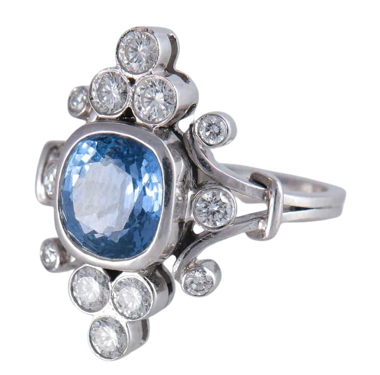 Bague marquise en or blanc, saphir de ceylan et diamants