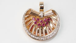 Pendentif en or jaune, rubis et diamants