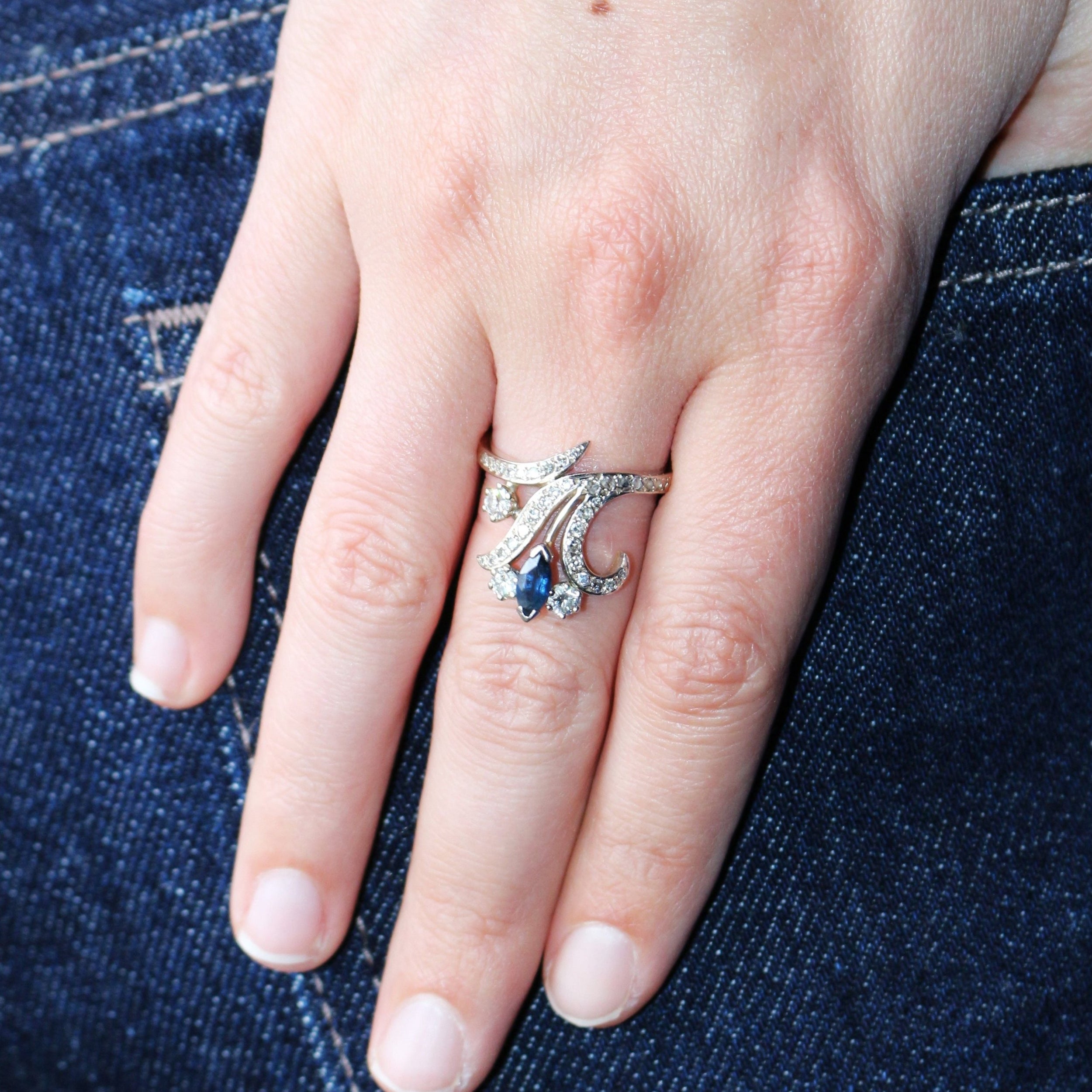 Aigrette ring in yellow gold, white gold, sapphire and diamonds