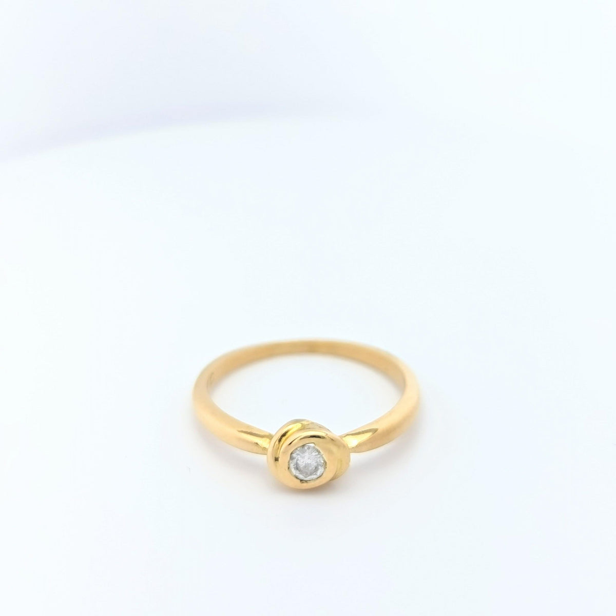 Bague Solitaire en or jaune et diamant