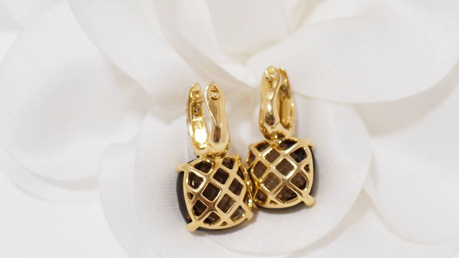 Boucles d'oreilles en or jaune, quartz fumé et diamants