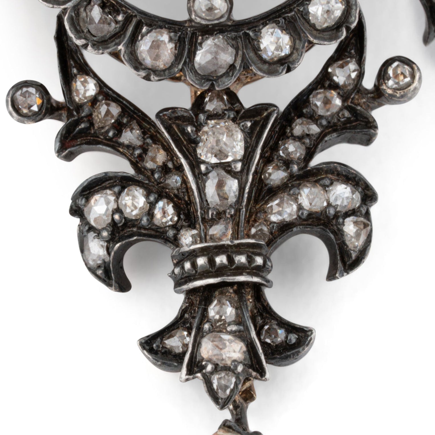 Brooch in yellow gold, silver and diamonds Late 19th century