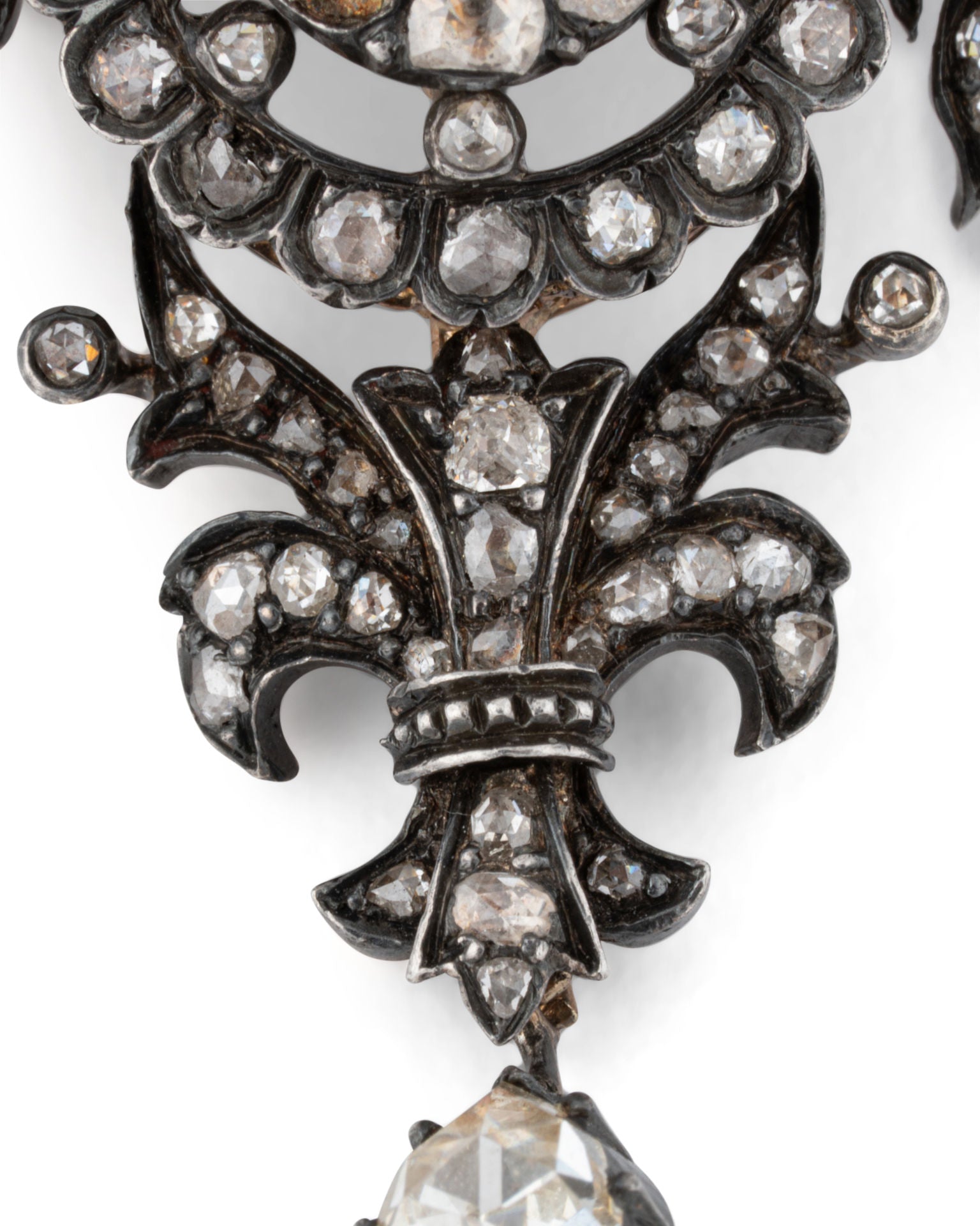 Brooch in yellow gold, silver and diamonds Late 19th century