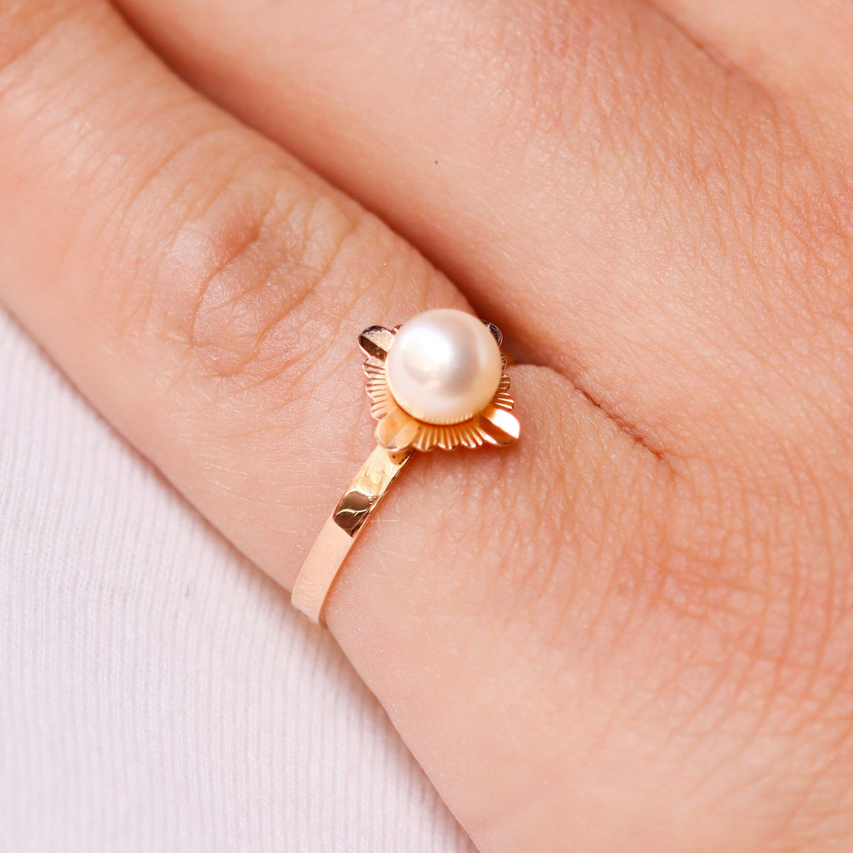 Bague en or jaune et perle