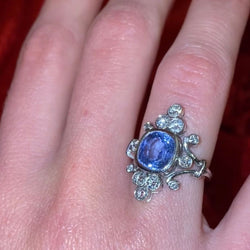 Bague marquise en or blanc, saphir de ceylan et diamants