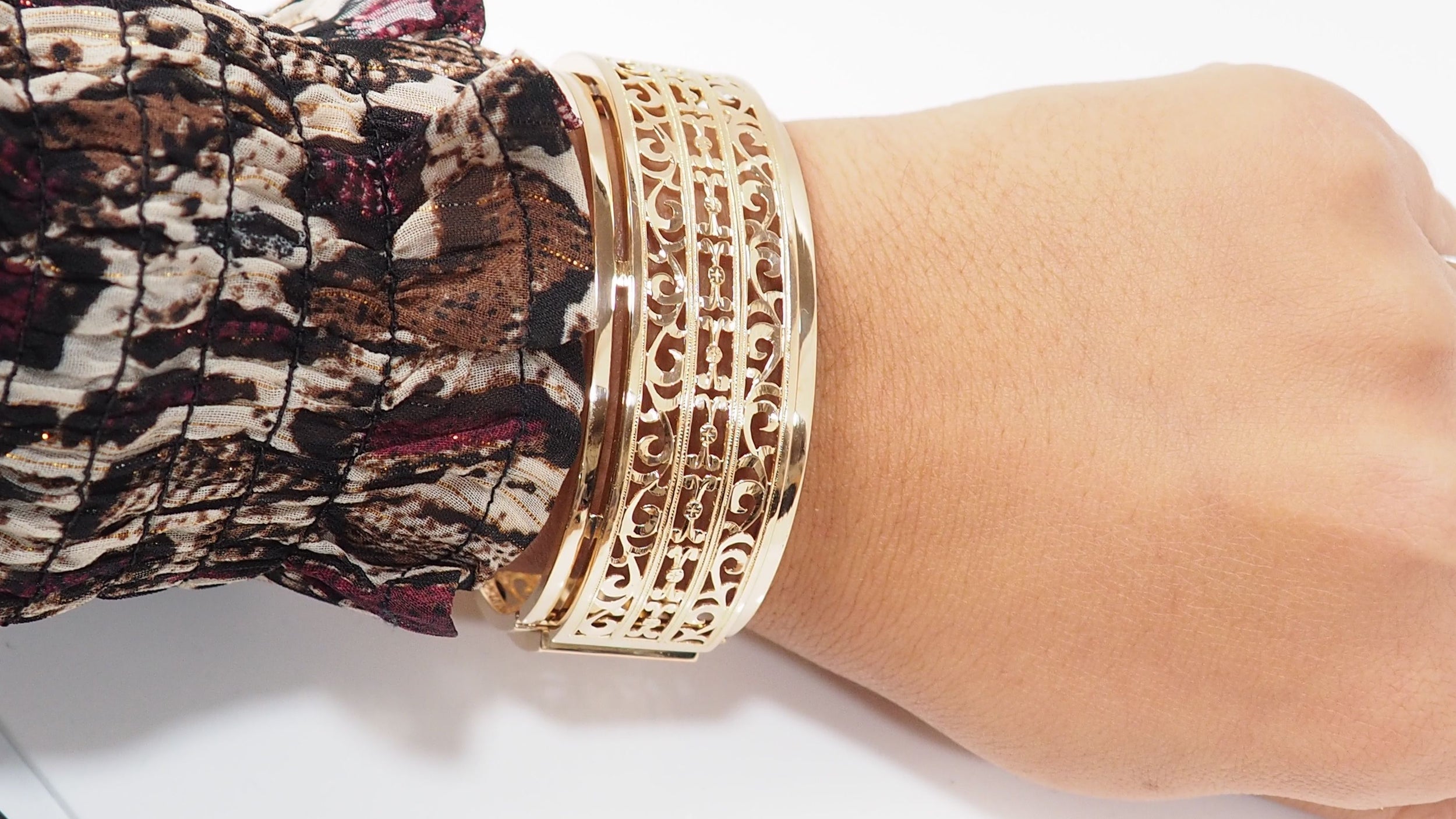 Slave openwork bracelet in yellow gold 