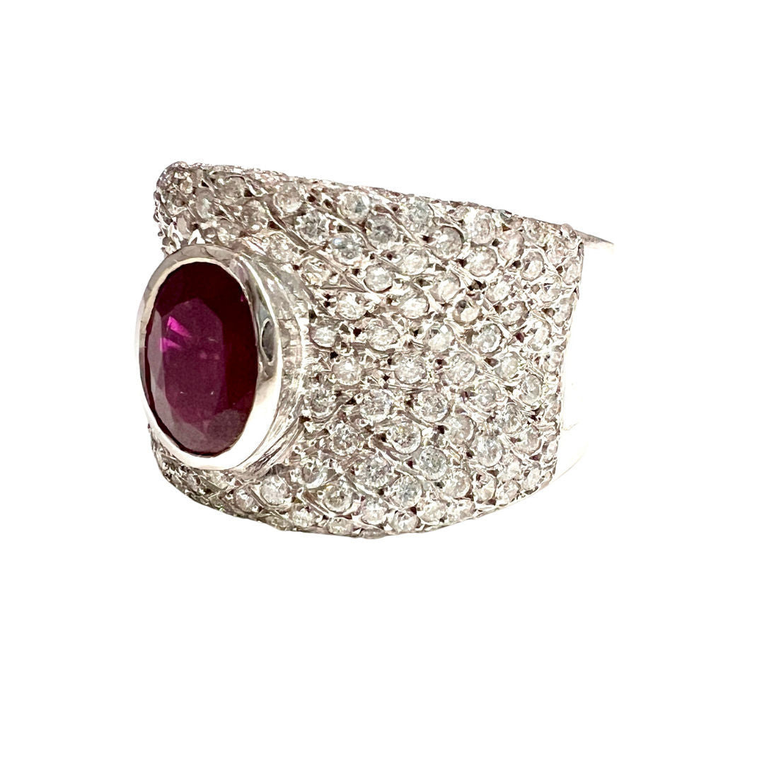 Bague en or blanc, rubis et diamants