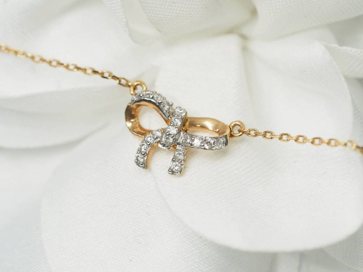 Necklace with bow motif in rose gold and diamonds 