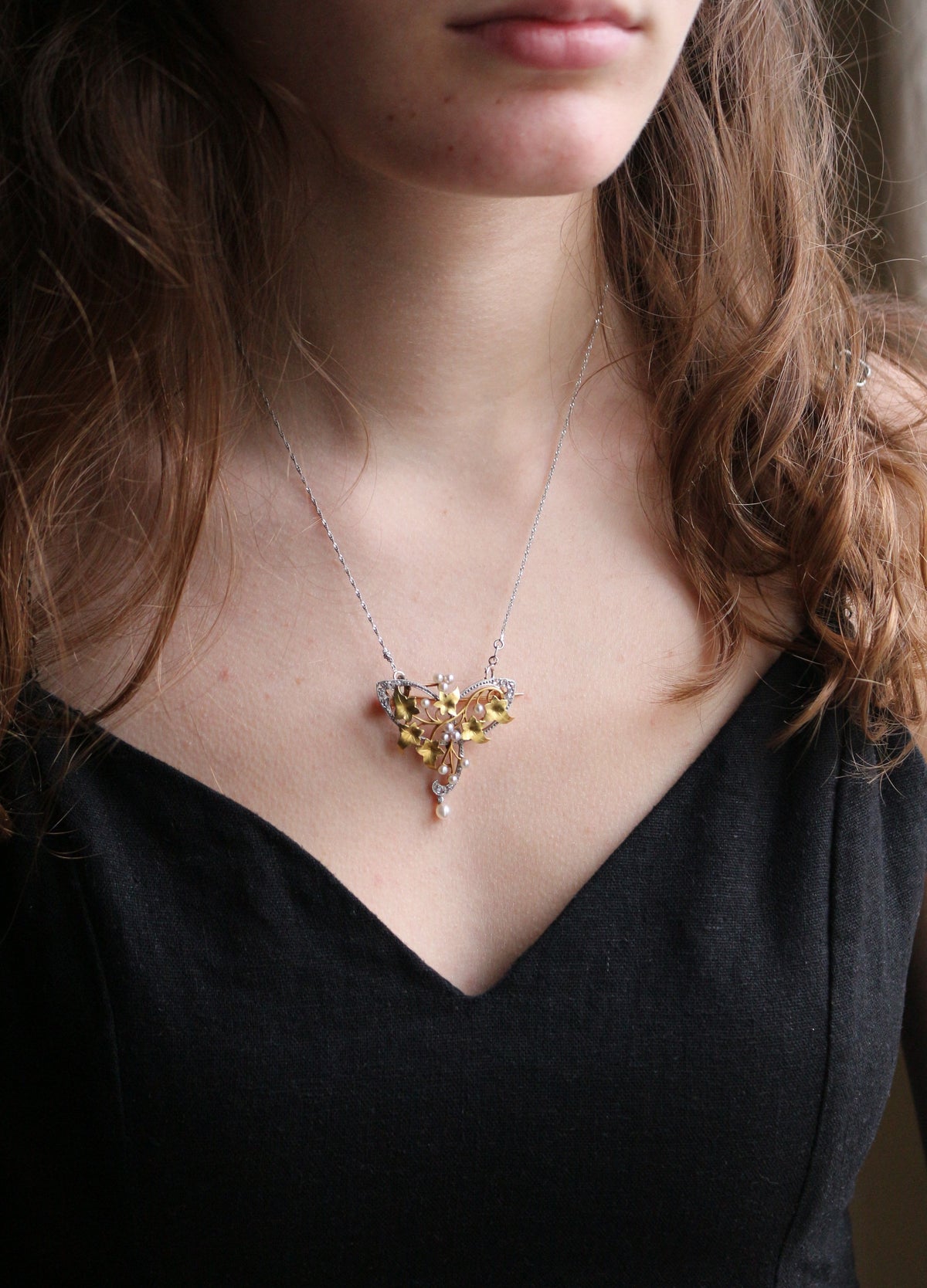 Art Nouveau pendant brooch