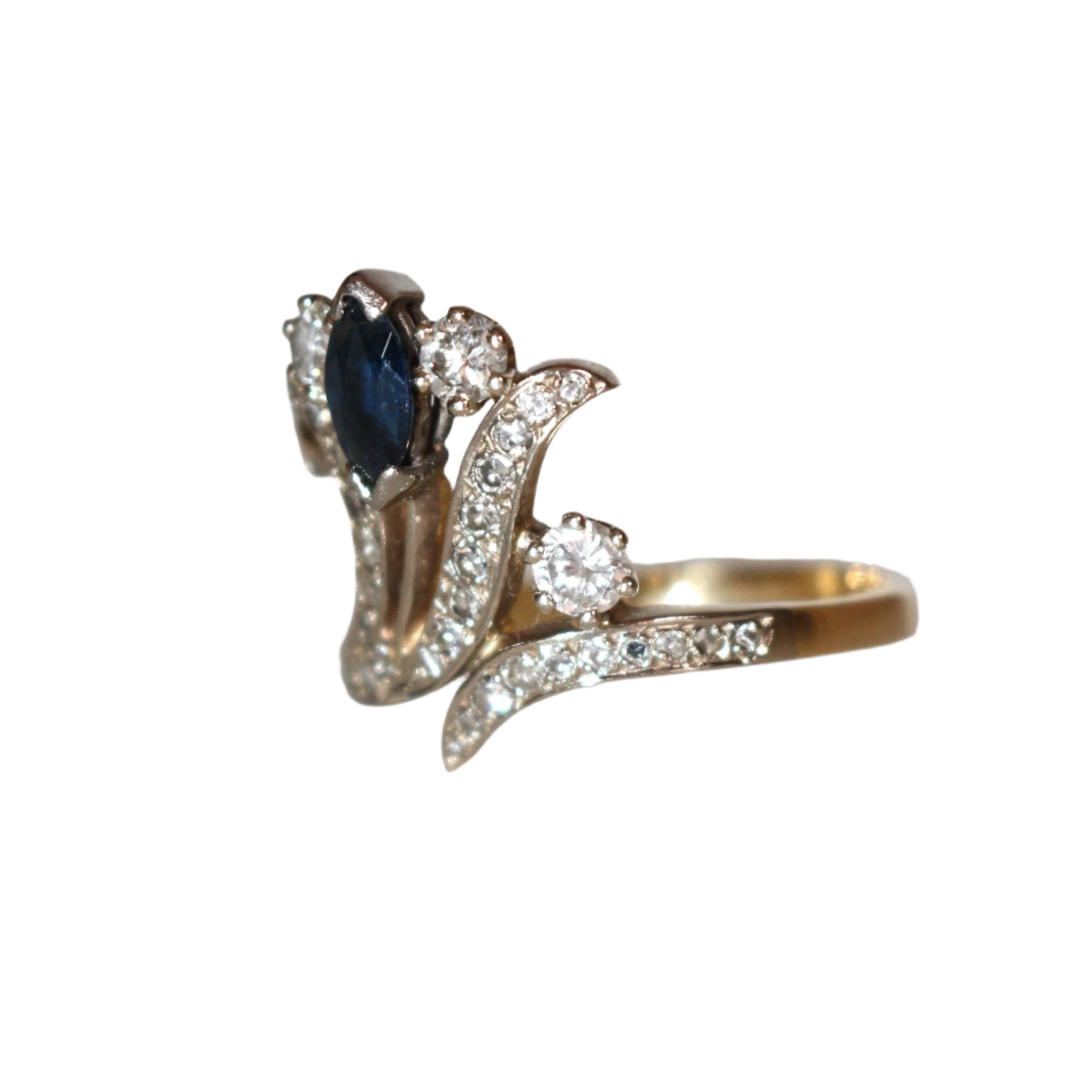 Aigrette ring in yellow gold, white gold, sapphire and diamonds