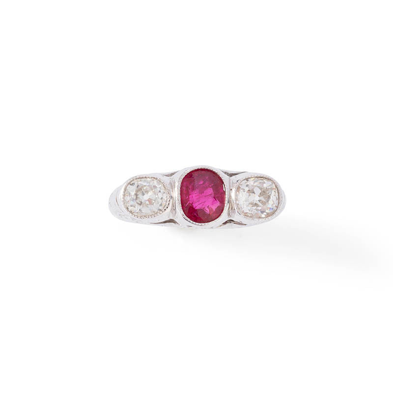 Bague en platine, rubis et diamants