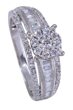 Solitaire style ring in white gold and diamonds