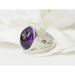 Ring in white gold, cabochon amethyst and diamond pavé 