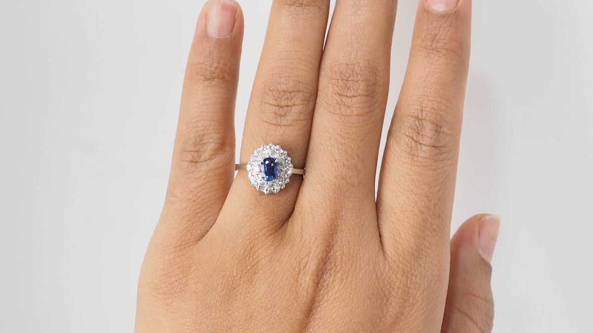 White gold, sapphire and diamond ring 