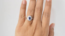 Bague en or blanc, saphir et diamants